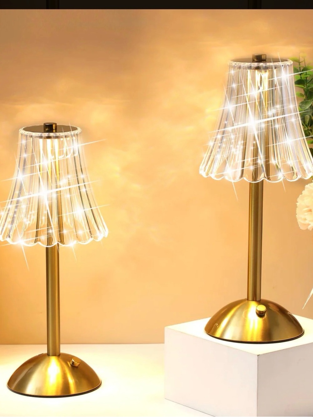 Elegant Gold Table Lamp with Clear Crystal Shade - Brand